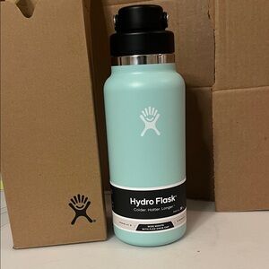 Hydro Flask Wide Mouth Bottle - Mint Green with Black Cap